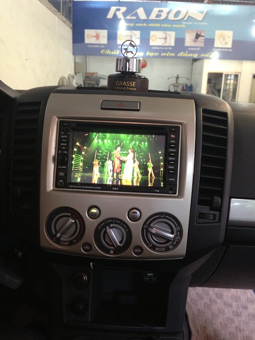 Lắp màn hình dvd theo xe Ford Everest